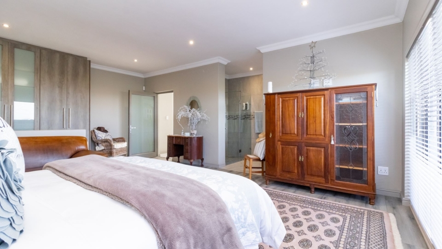 6 Bedroom Property for Sale in Kleinbaai Western Cape